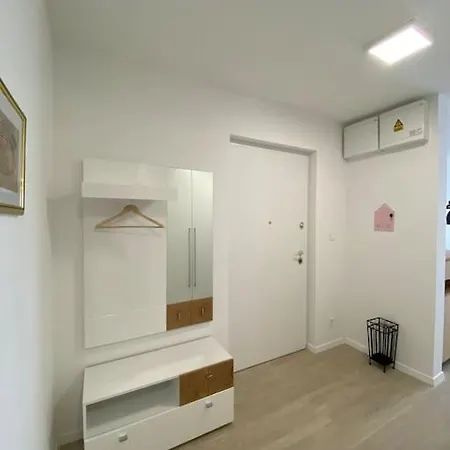 Apartment New Modern Near Old Town - Private Parking *