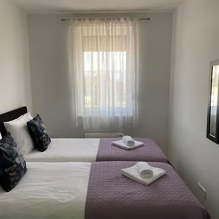 New Modern Near Old Town - Private Parking Apartment *