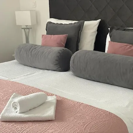 New Modern Near Old Town - Private Parking Apartment