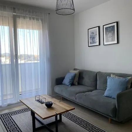 New Modern Near Old Town - Private Parking Apartment *