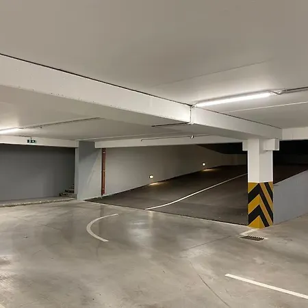 New Modern Near Old Town - Private Parking Apartment *