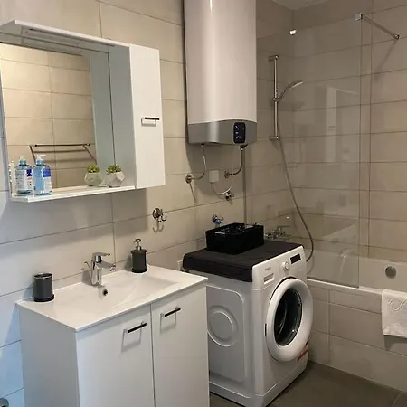 New Modern Near Old Town - Private Parking Apartment *